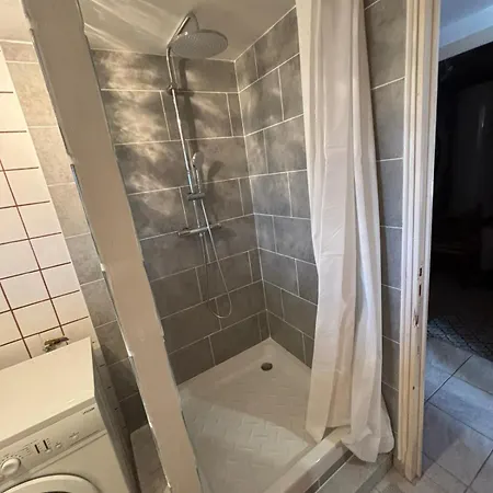 Lägenhet Rez De De 45 M2 Calme Et Fleuri *